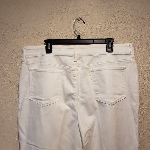 Chico’s Straight Cropped Leg White Pants Chico’s Size 3.5R - Picture 10 of 10